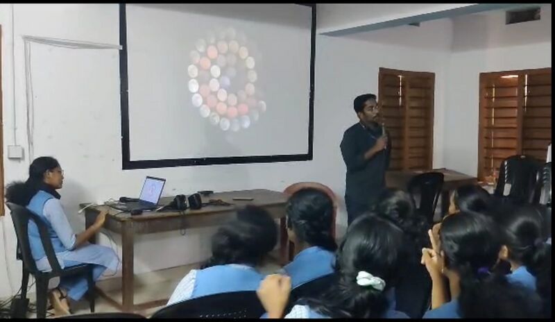 പ്രമാണം:42027 moonday .jpeg