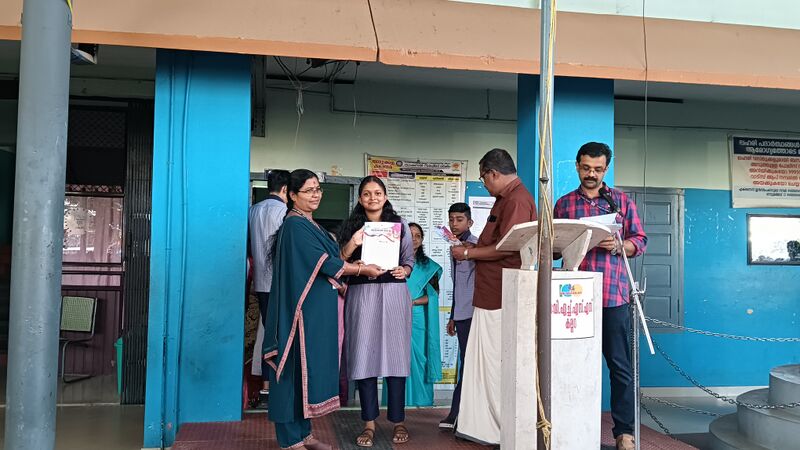 പ്രമാണം:42071 SCHOOL KALOLSAVAM 4.jpg