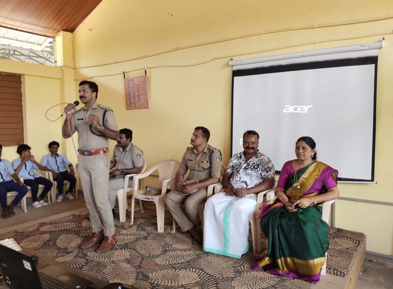 പ്രമാണം:44018 lv1 24.jpg