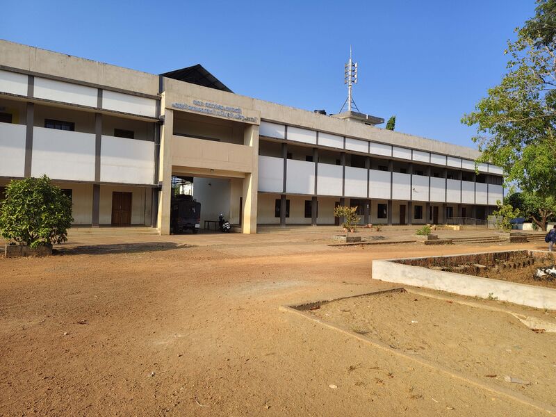 പ്രമാണം:48090 UP BUILDING.jpg