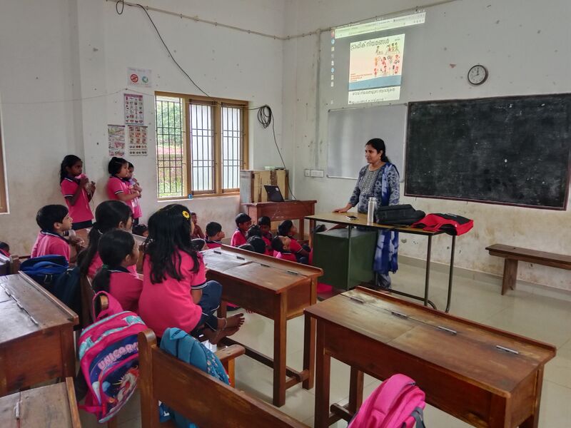 പ്രമാണം:BS21 KNR 13901 2.jpg