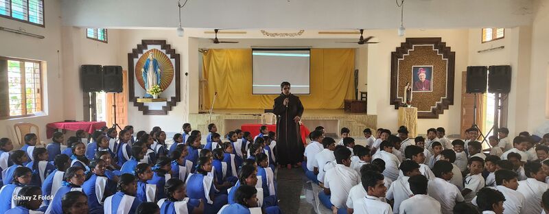 പ്രമാണം:Orientation 35052 23 2.jpg