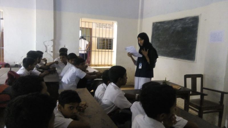 പ്രമാണം:Teaching 2.jpg