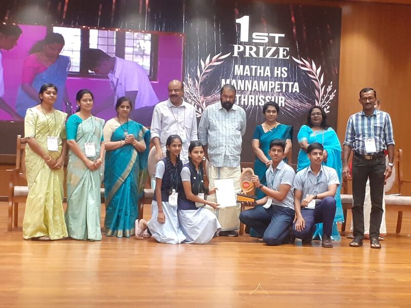 പ്രമാണം:22071 TSR lk award.jpg
