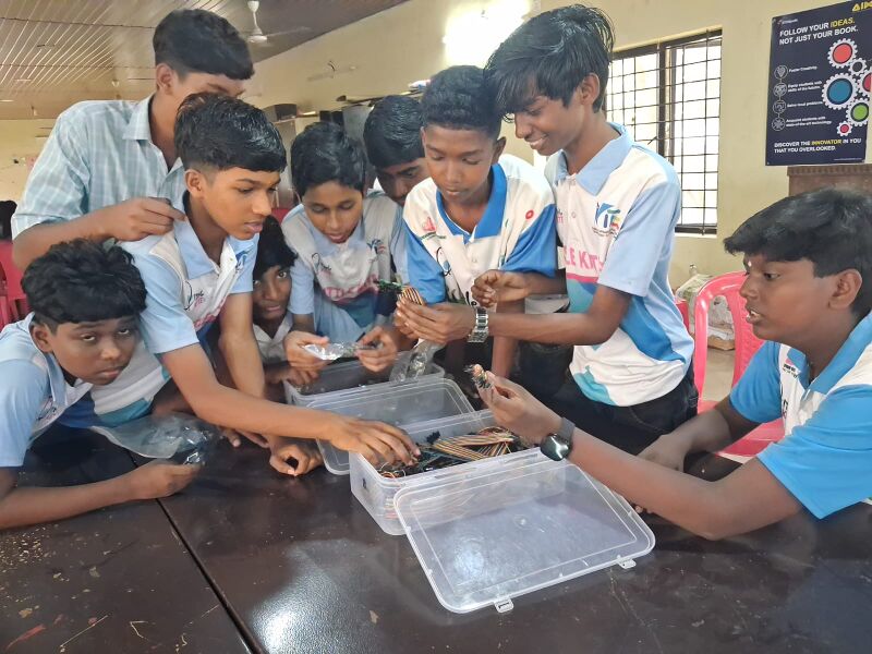 പ്രമാണം:38099 ATL 2.jpg