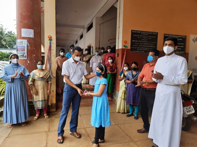 പ്രമാണം:47040 b t school1.jpeg