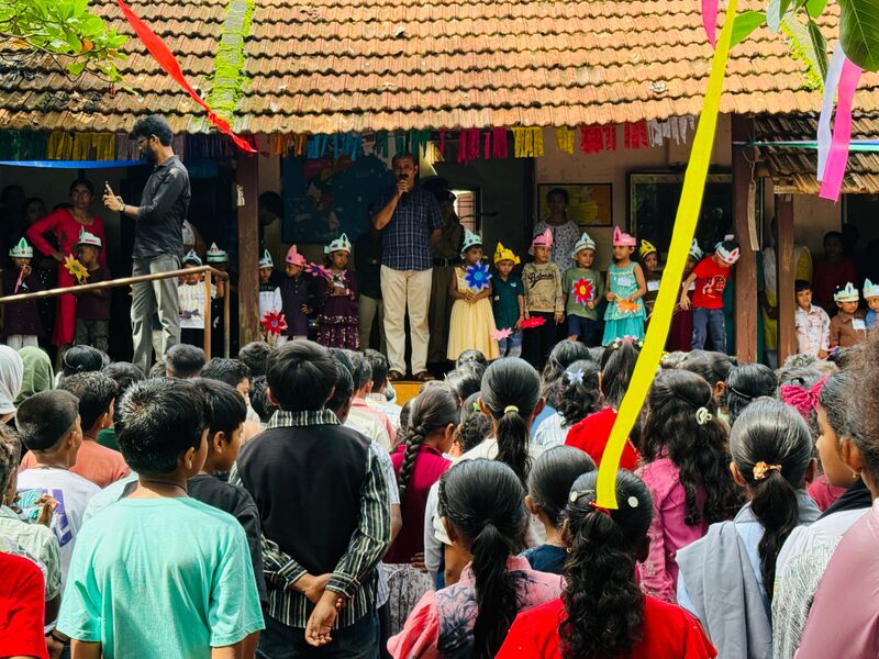 പ്രമാണം:12070 pravesanolsavam.jpg