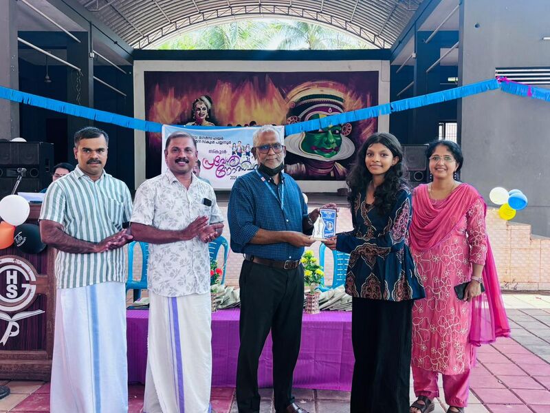 പ്രമാണം:13098 pravesanolsavam.jpg