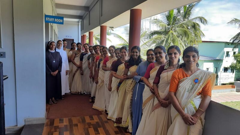 പ്രമാണം:15051 onam van.jpg