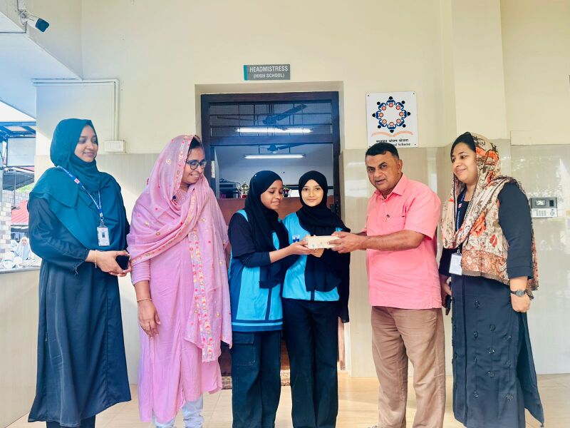 പ്രമാണം:17092-mobile phone for lk.jpeg