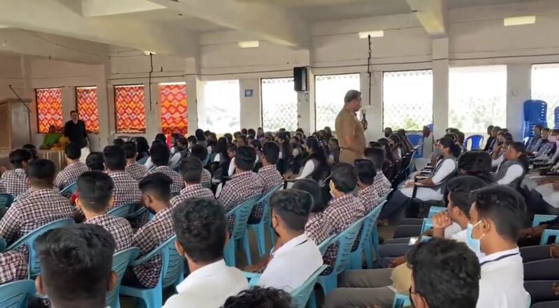 പ്രമാണം:21060-narkkotic 4.jpg