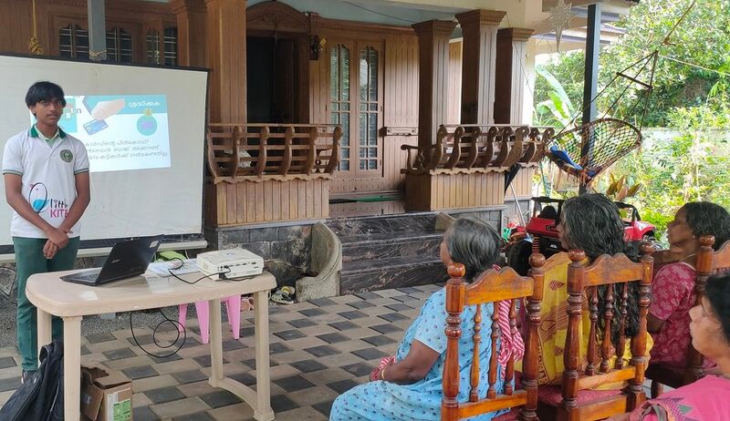 പ്രമാണം:34013lkparents class25c.jpg