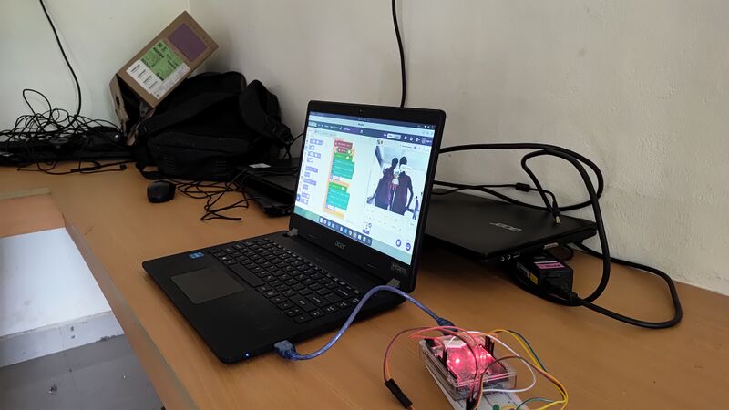 പ്രമാണം:42085 robot 4.jpg