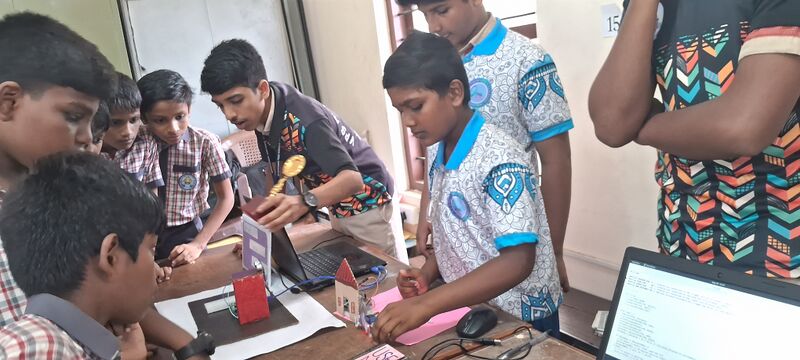 പ്രമാണം:44046-LK25 robo3.jpg