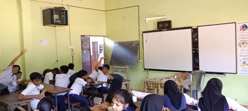 പ്രമാണം:47090-HITECH CLASSROOM2.jpg