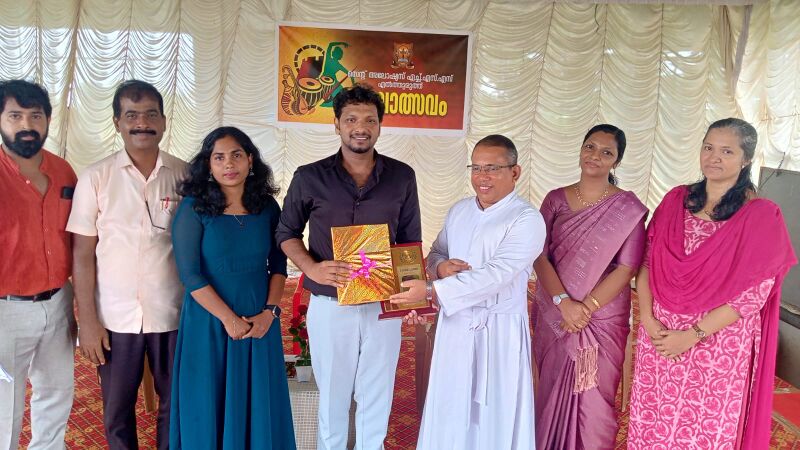 പ്രമാണം:Al19 tsr 22031.jpg