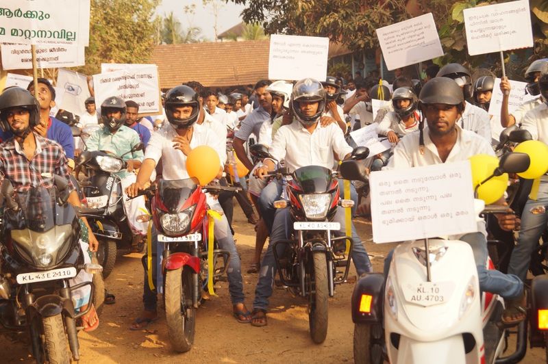 പ്രമാണം:Bikerally.jpg