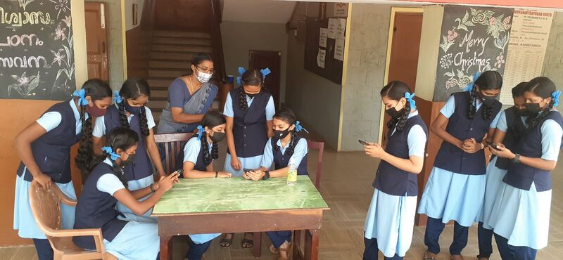 പ്രമാണം:Gsuit2 43065.jpeg