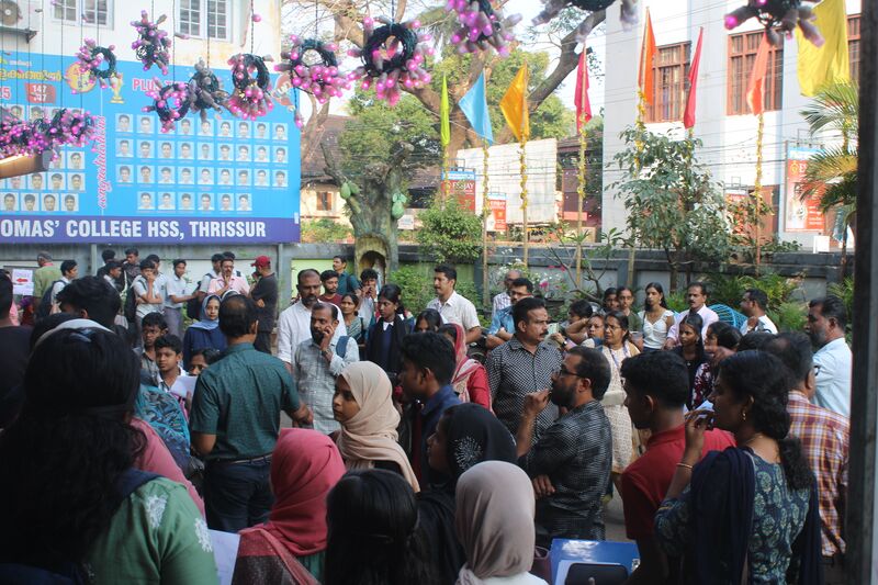 പ്രമാണം:KSK2026-22050-21-22-23-24-OFFSTAGE4-ADARSHA ADAK.jpg