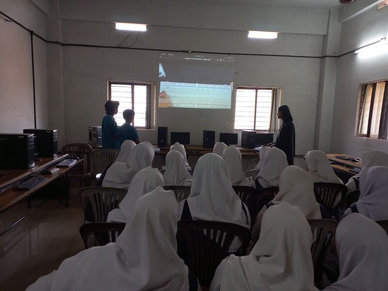 പ്രമാണം:LK 18087 Robo Training-01.jpg