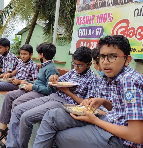 പ്രമാണം:15051 noon feed1.jpg