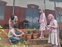 ക്യാമ്പിന്റെ ഭാഗമായി കുട്ടികൾ ചിത്രീകരണ പ്രവർത്തനങ്ങളിൽ ഏർപ്പെടുന്നു.