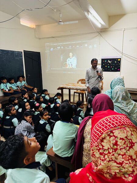 പ്രമാണം:19838 moon day documentary.jpg