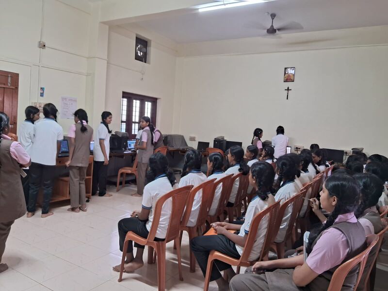 പ്രമാണം:23008 LK Mobile app making.jpeg