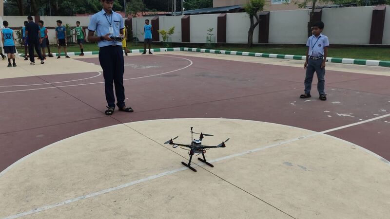 പ്രമാണം:26067.Drone.jpg