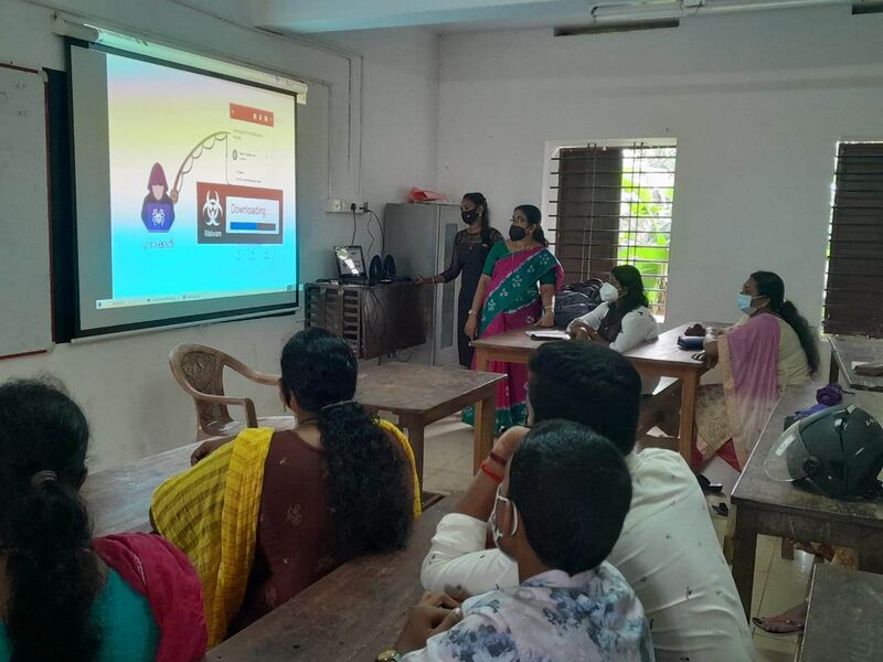 പ്രമാണം:43078-TVM-LKCS22-2 - induvinod gl.jpg