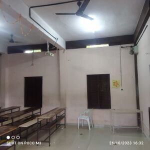 44016hi techclassroom .jpg