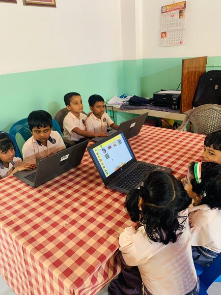 പ്രമാണം:I6331 hitech lab.jpg