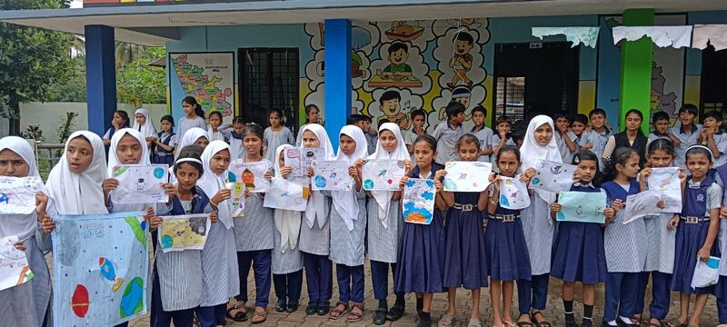 പ്രമാണം:11021-moon day 3.jpg