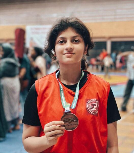 പ്രമാണം:12039 wrestling.jpg