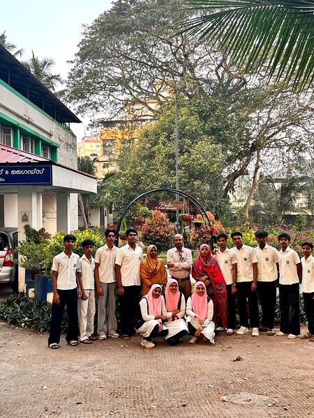 പ്രമാണം:19009-PARLIAMENTARY CLUB MEMBERS.resized.jpg