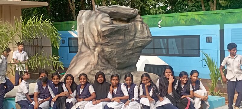 പ്രമാണം:24069 hitec1.jpg