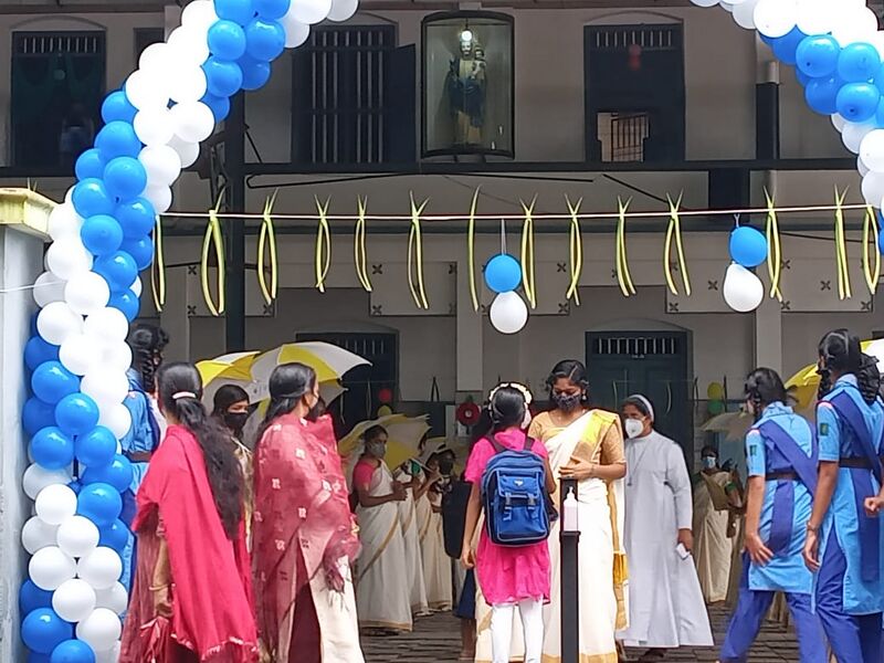 പ്രമാണം:25045 Pravesanolsav 2.jpg