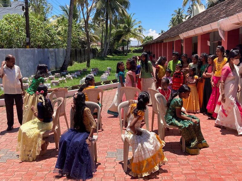 പ്രമാണം:26004 22 onam d.jpg