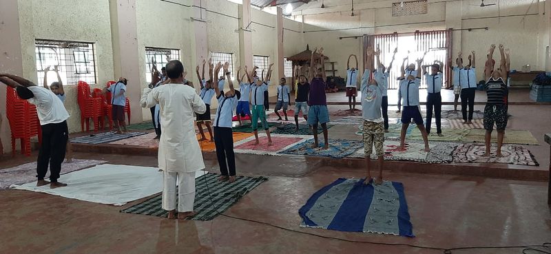 പ്രമാണം:26056 yoga1.jpg