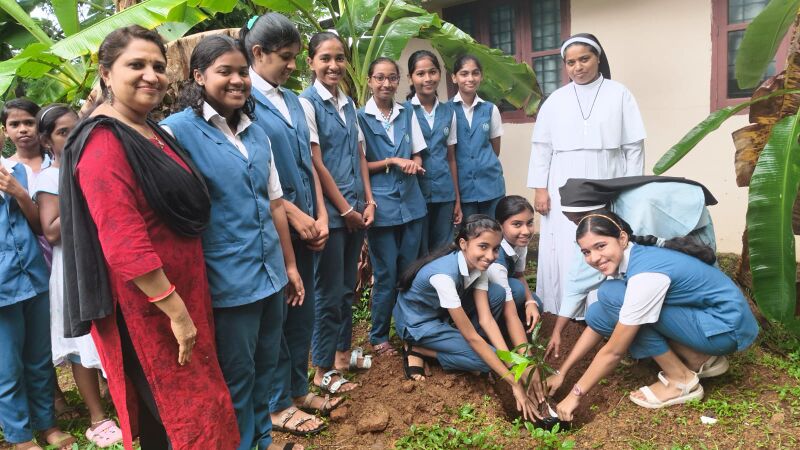 പ്രമാണം:31076 june 5.jpg