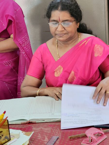 പ്രമാണം:36013.hss principal.jpeg