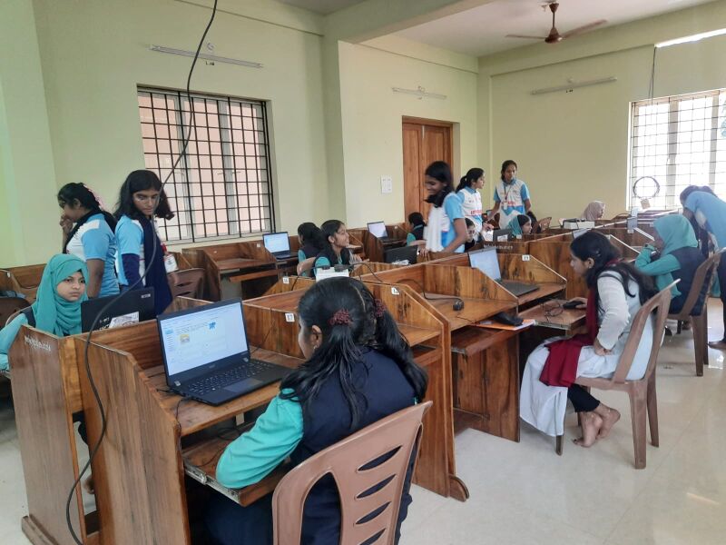 പ്രമാണം:42042 lk apt2025.jpg