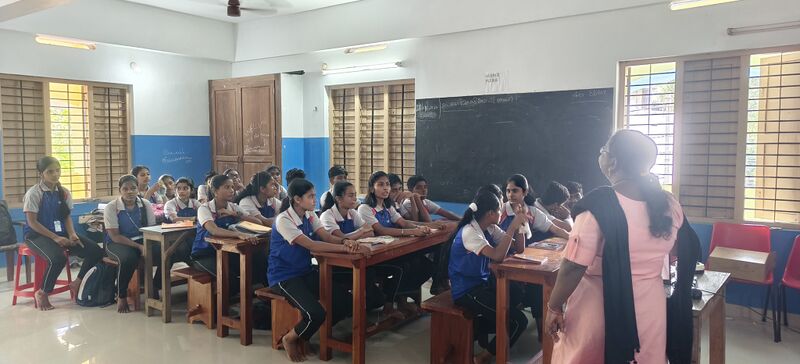 പ്രമാണം:44047 lkcampclass.jpg