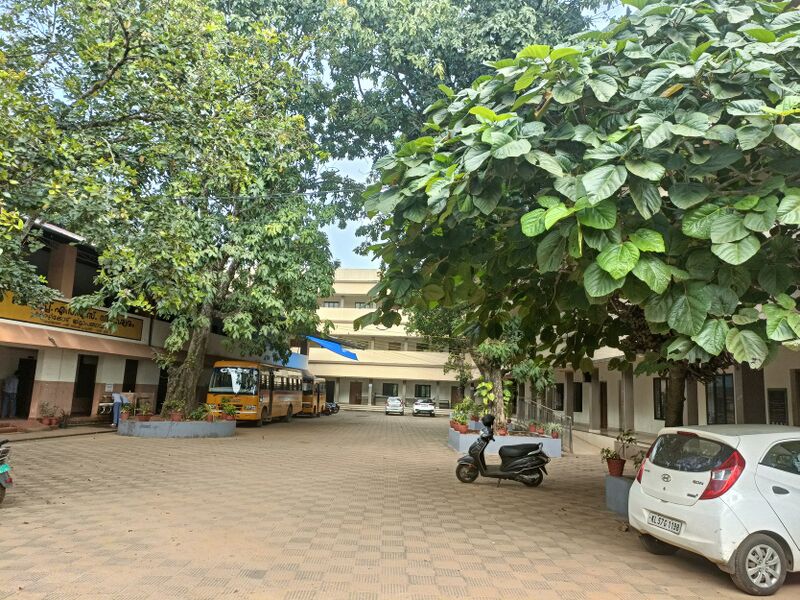 പ്രമാണം:47042 Hi tech school.jpg