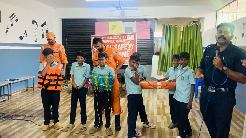 പ്രമാണം:School saftey.jpg