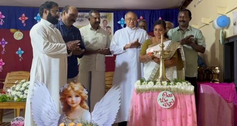 പ്രമാണം:പൂർവ്വ വിദ്യാർത്ഥി സംഗമം .jpg