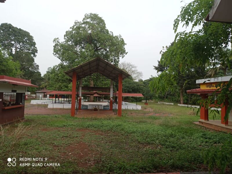 പ്രമാണം:19413 കളിയാട്ടകാവ് 3.jpeg