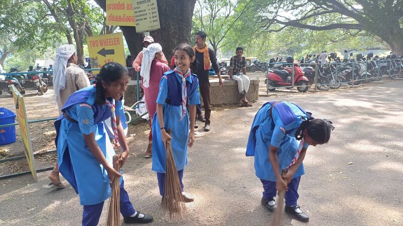 പ്രമാണം:21060 swatchatha campaign1.jpg