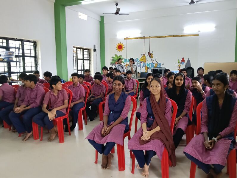 പ്രമാണം:21068 pkd tinkering camp 1.jpg