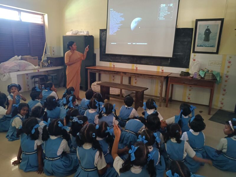 പ്രമാണം:26306-hittech class.jpg